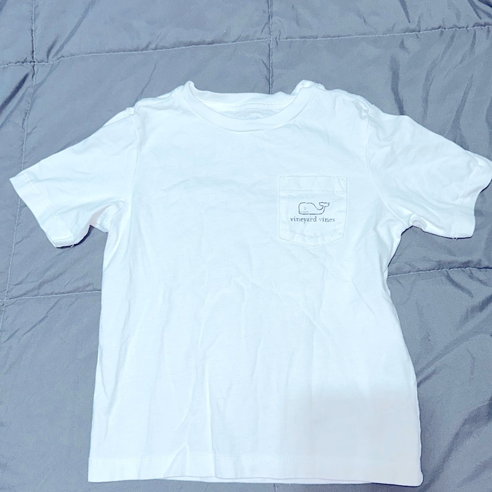 4T Vineyard Vines - Classic Whale Short Sleeve Shirt. Worn 2x.